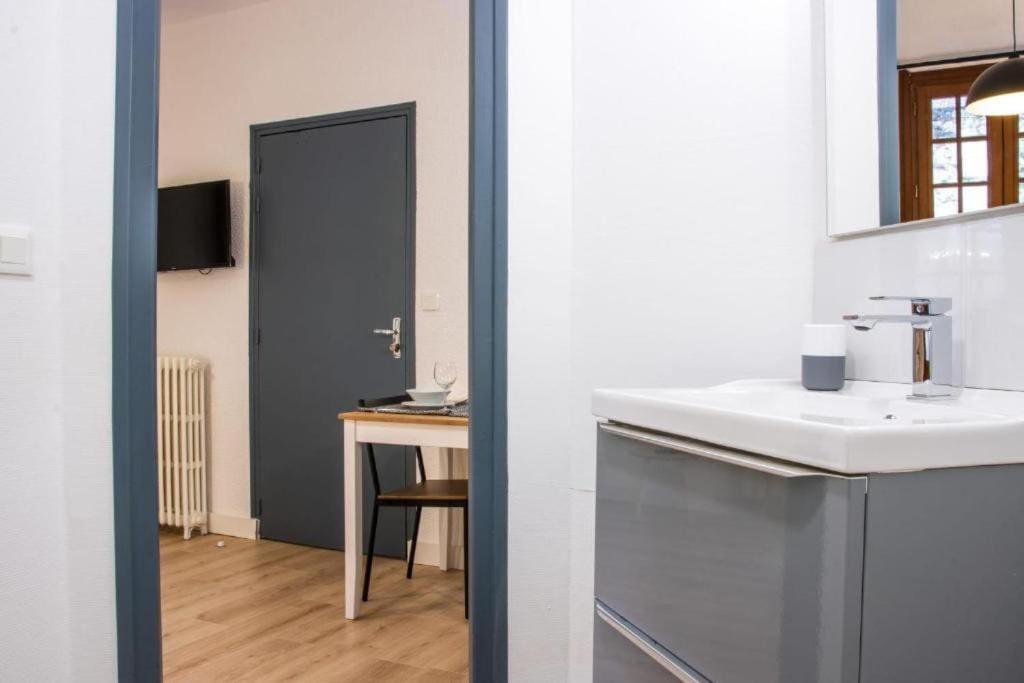 Le Melusine , A 50M De La Gare De Poitiers Apartment Exterior photo